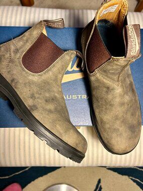 Blundstone Classic Chelsea boots in Rustic sz 8.5